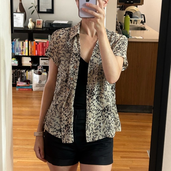 Evan Picone vintage cream floral short-sleeve button-down top petite - Picture 6 of 10